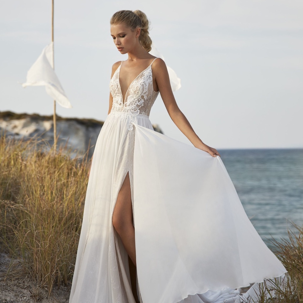 Beautiful, Brand-New Valente Wedding Dress